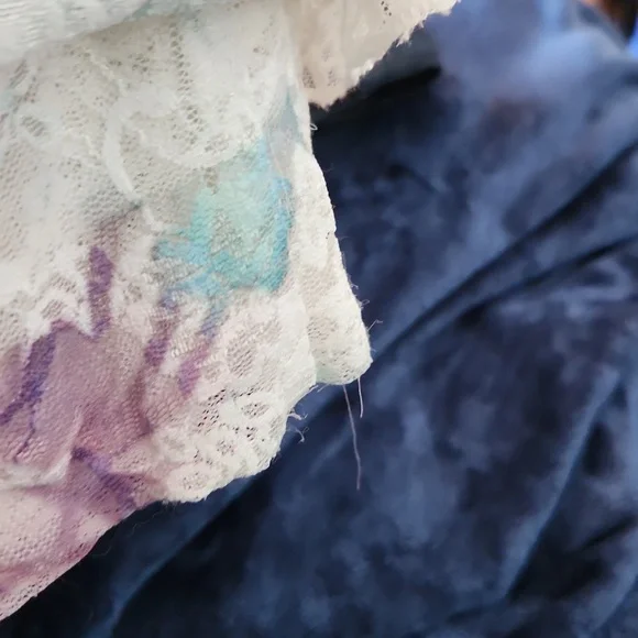 roz & ALI kimono sleeve lacy top with jewels - Picture 4 of 5